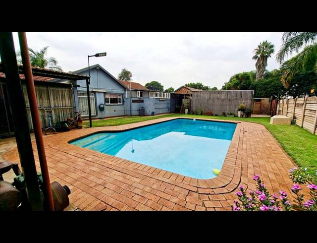 5 BEDROOM HOUSE FOR SALE IN KIRKNEY